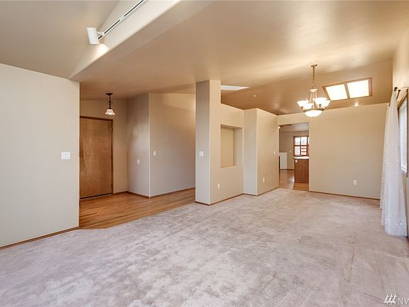 4th image of 8621 Christa Dr NE