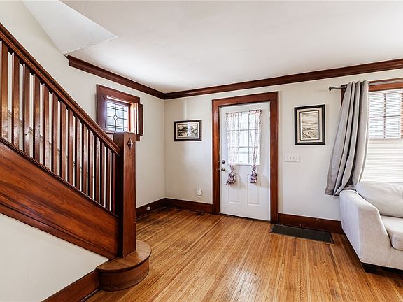 4th image of 115 Allandale Ave