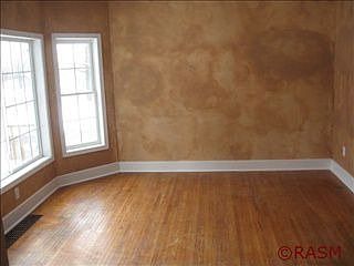4th image of 606 W 1st St