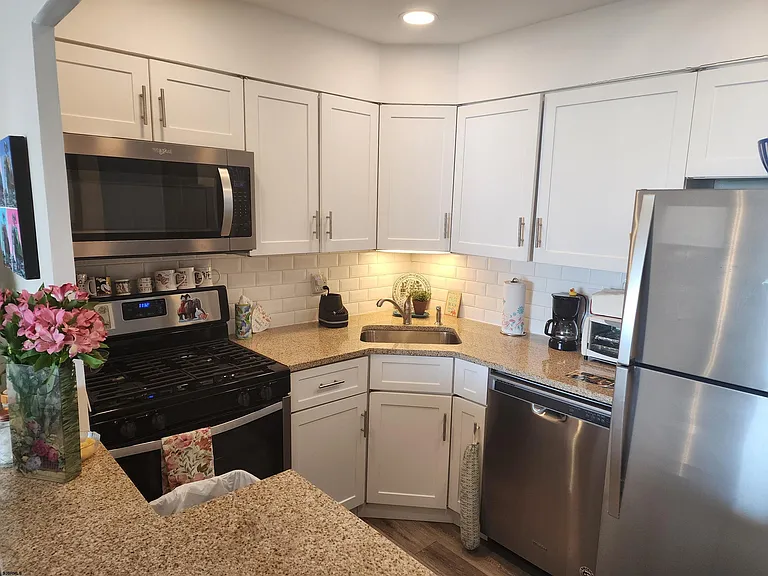 9400 Atlantic Ave #1005 — Photo 7