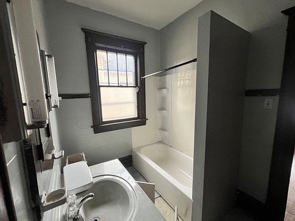 2nd image of 602 E Decatur St