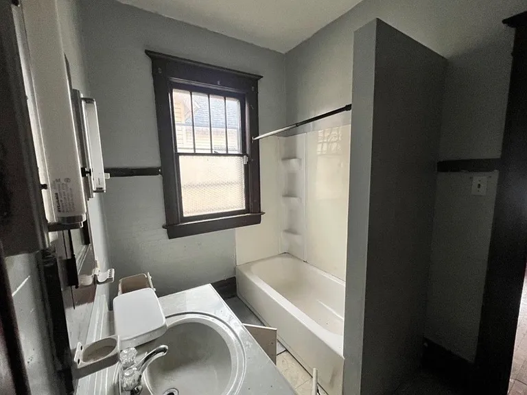 602 E Decatur St — Photo 2