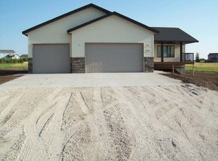6420 Whitney Ct, Bismarck, ND 58503