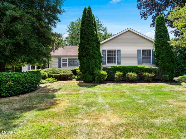 46 Queen Ann Drive, Shrewsbury Boro, NJ 07702
