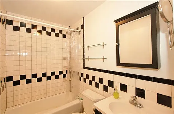 Rented by R New York | media 22