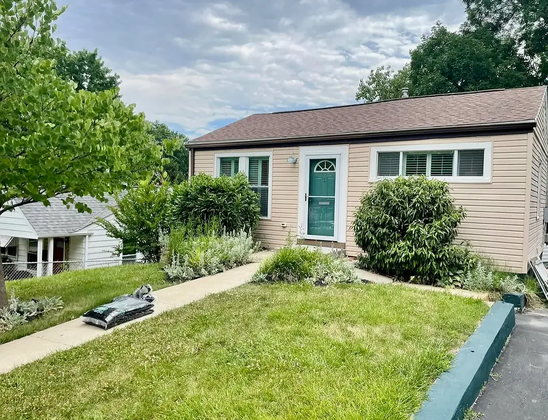 1446 Brock St photo 1