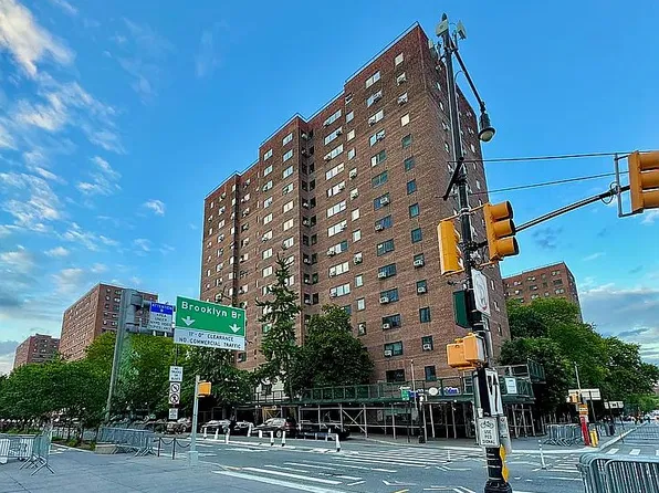 235 Adams St APT 10K, Brooklyn, NY 11201