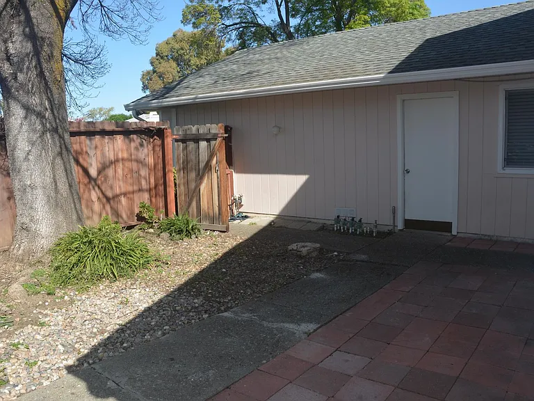 2221 Lynbrook Dr — Photo 26