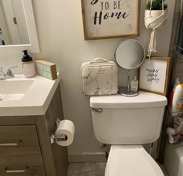 Example of decorated bathroom