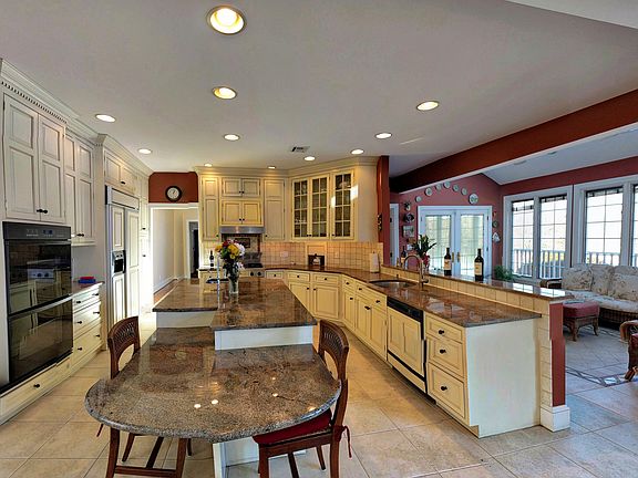 3rd image of 14 Summit Ln