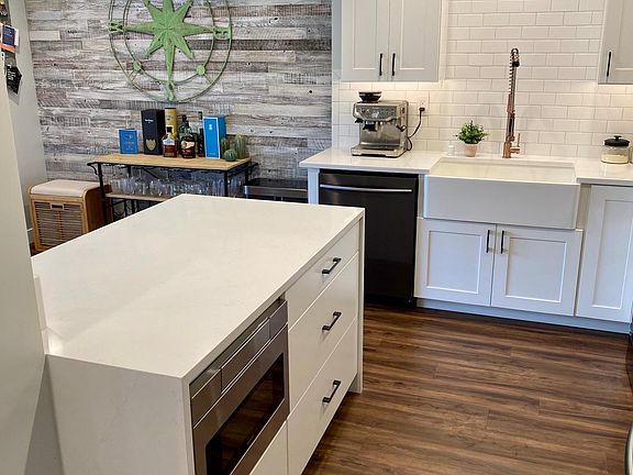 3rd image of 530 Via De La Valle Unit G
