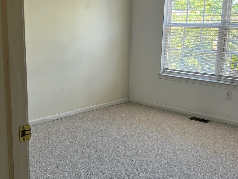 1021 Maiden Ln — Photo 6