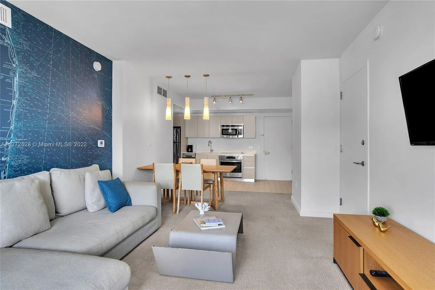 2 bed, 2.0 bath, 990 sqft, $4,580 — Photo 4