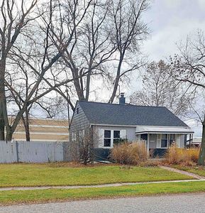 21878 Grandy St, Clinton Township, MI, 48035