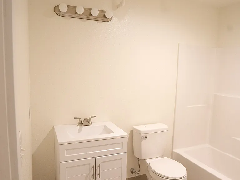 324 W King St — Photo 11