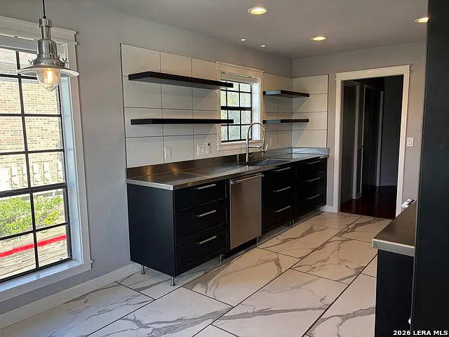 7926 Broadway St — Photo 3