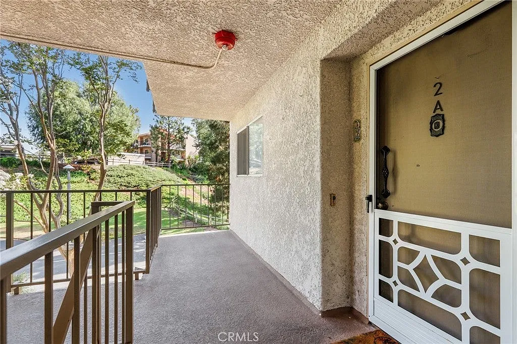 2 bed, 894 sqft, $2,700 — Photo 3
