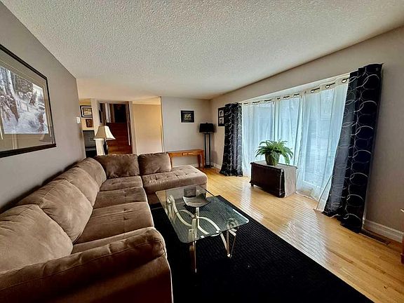 3rd image of 147 SE Seabolt Cres