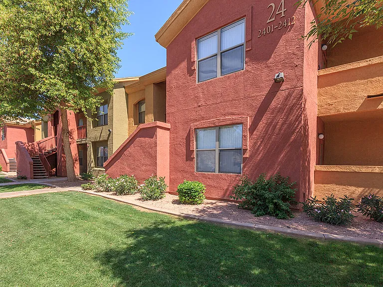 San Lucas Apartments — Photo 19