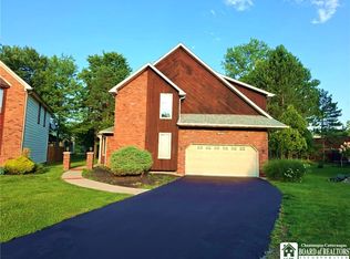 6015 Whitegate Xing, East Amherst, NY 14051