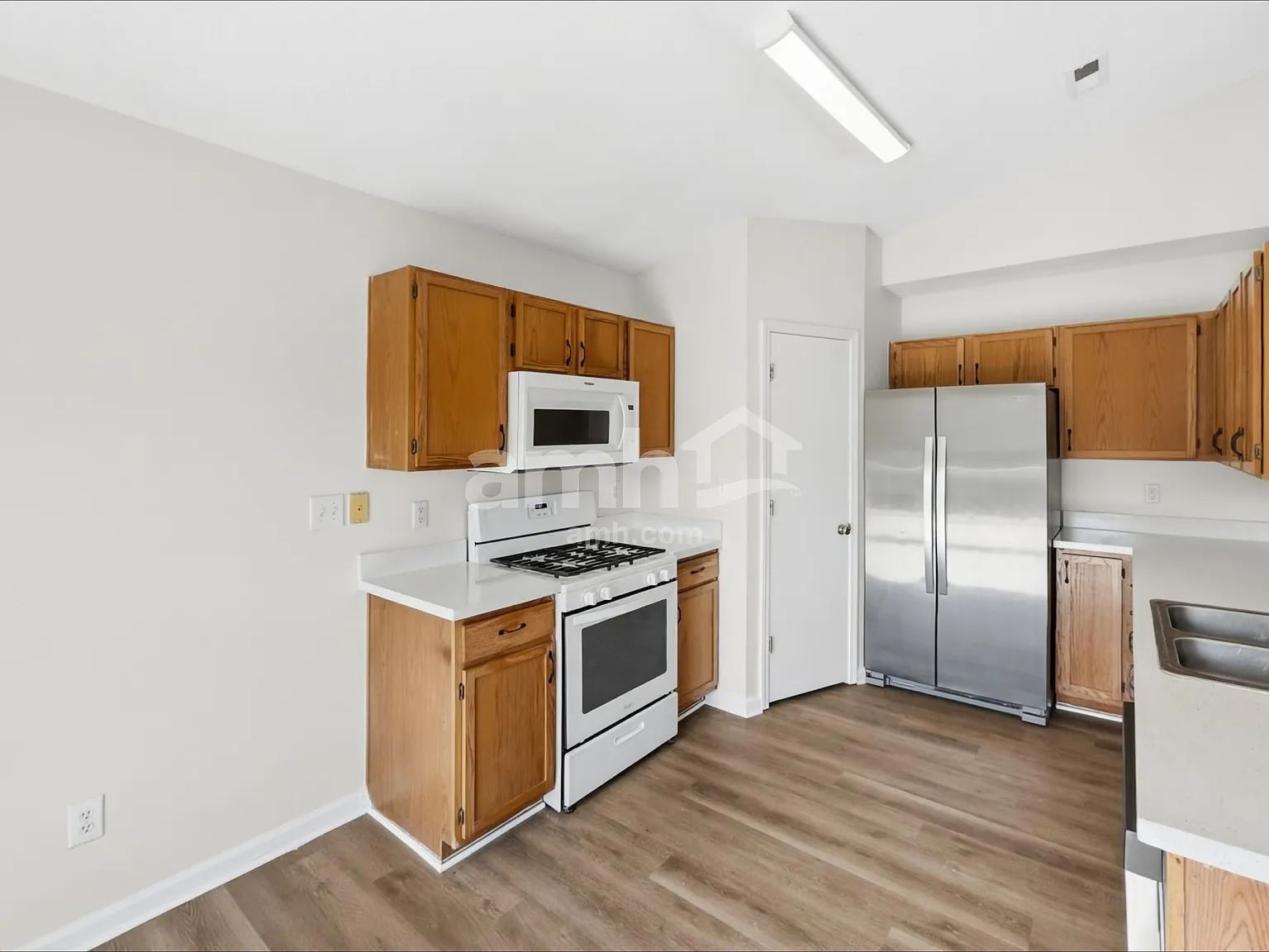 3 bed, 2.0 bath, 1256 sqft, $1,940 — Photo 3