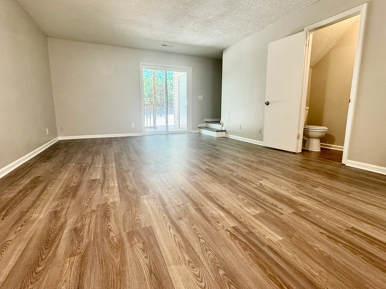 2 bed, 2.5 bath, 1296 sqft, $1,550 — Photo 4