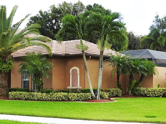 2nd image of 822 SW Grand Reserves Blvd