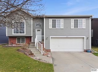 17172 Ruggles St, Omaha, NE 68116