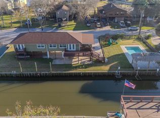 5103 Captains Dr, Dickinson, TX 77539