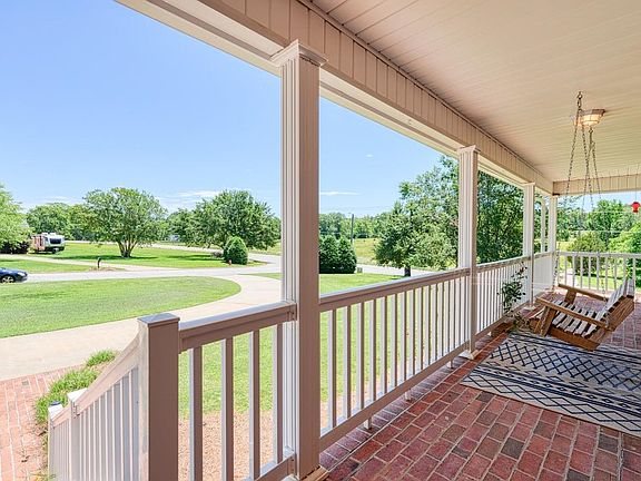 2nd image of 108 Woodwind Dr