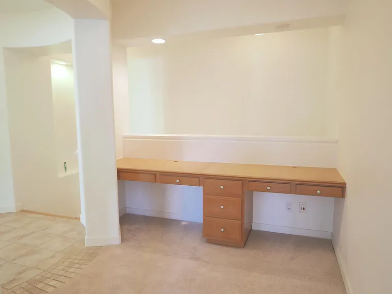 Built-in desk