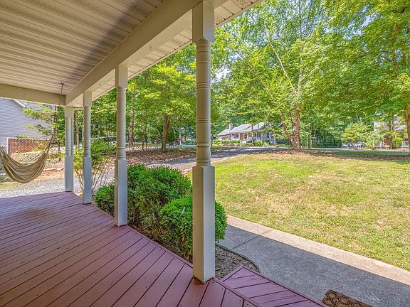 3rd image of 11 Rockwood Ln