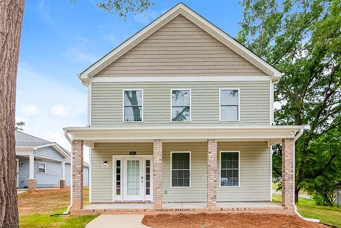 503 E Cloninger St — Photo 1
