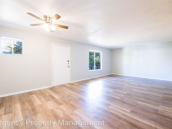 4th image of 2903 Hillcrest Dr #3