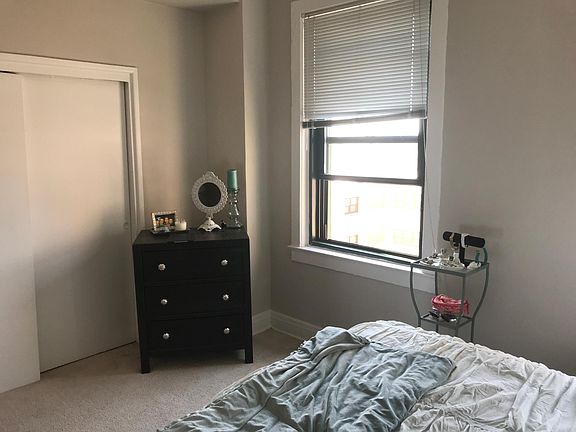 3rd image of 520 W Wellington Ave