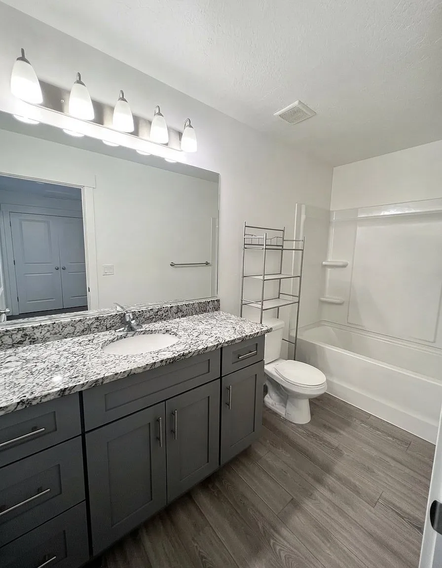 Townhouse — Photo 2
