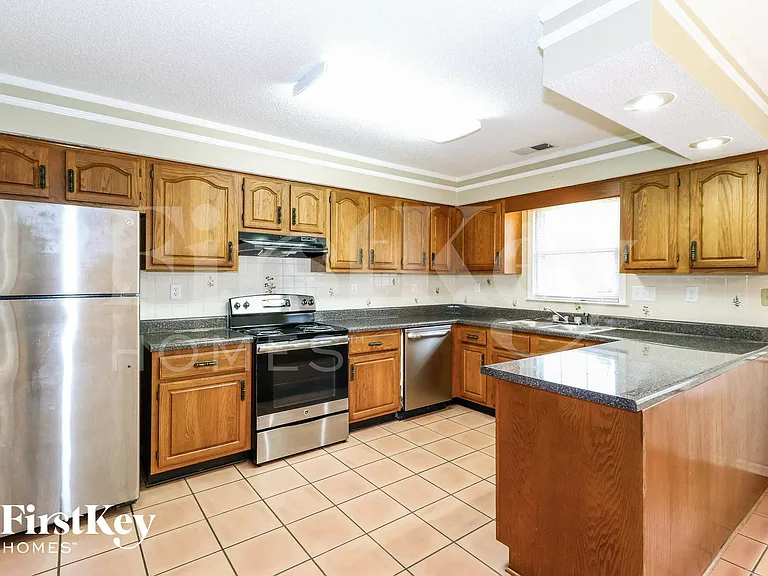 1330 Fox Trace Dr — Photo 8