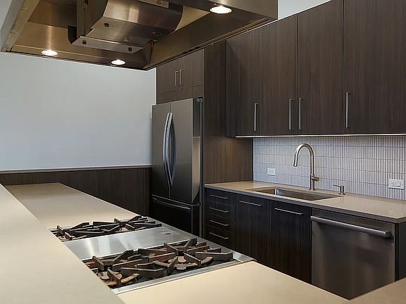2nd image of 125 Roebling St #1
