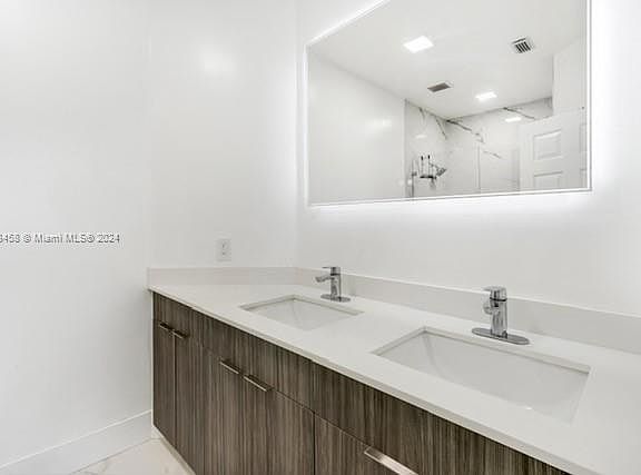 4th image of 11437 NW 76th Ter