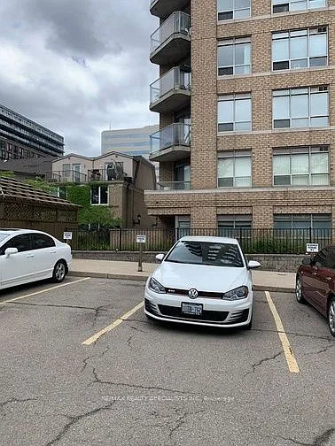 140 Bathurst St #208 — Photo 31