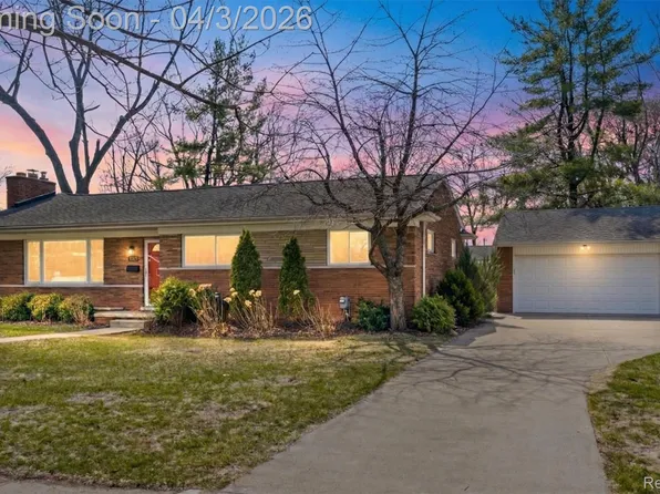 16115 Reedmere Ave, Beverly Hills, MI 48025