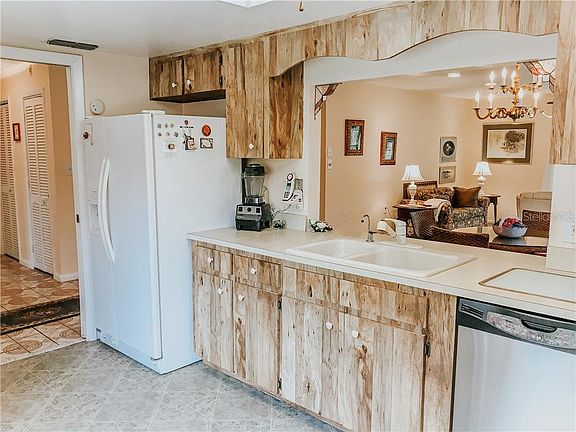 4th image of 584 Lake Mystic Ln
