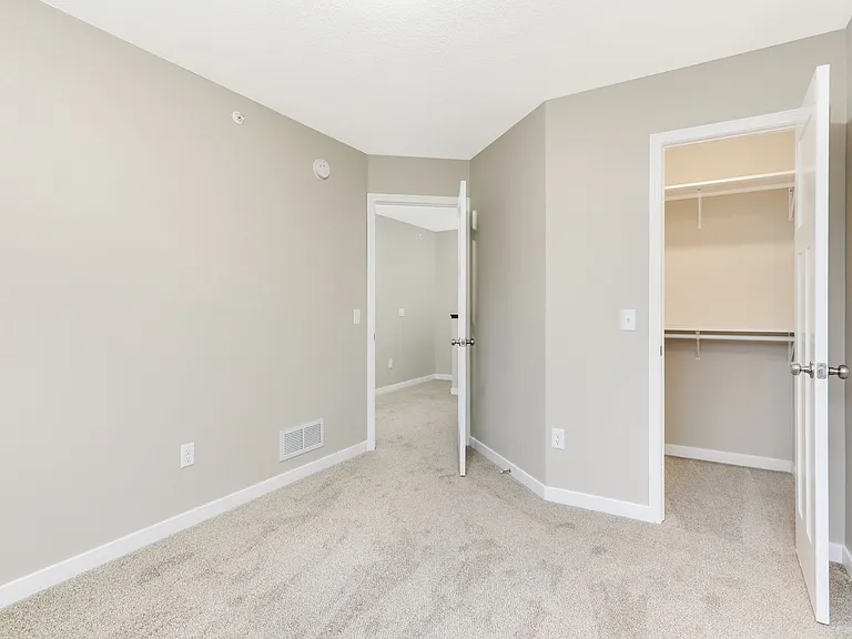6044 Manchester Ave NE — Photo 9