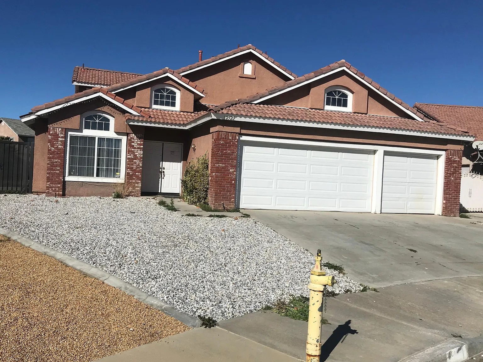 4 bed, 1876 sqft, $2,700 — Photo 2