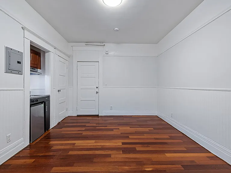 1008 Larkin — Photo 5