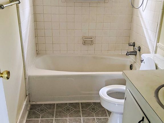 5th image of 2001 Barker Blvd #1
