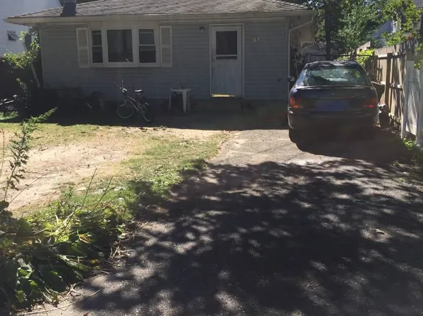 84 Wood Ave, Mastic, NY 11950