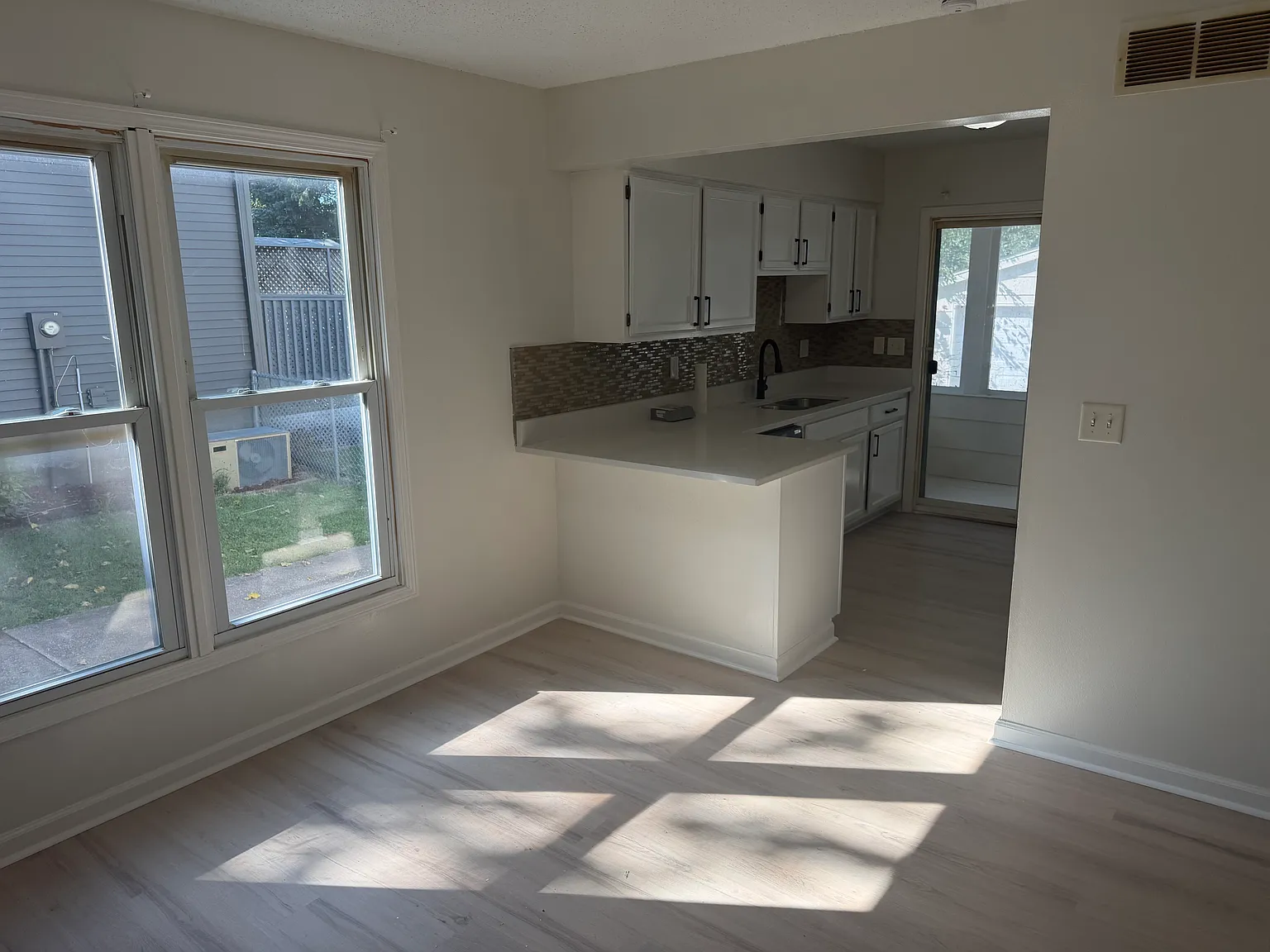 4 bed, 1152 sqft, $2,200 — Photo 4