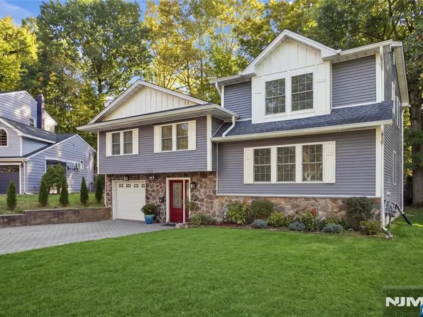 11 Shelby Court, Paramus, NJ 07652