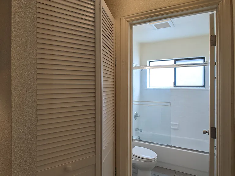 1932 Hearst Ave — Photo 28